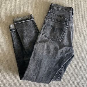 Grey Levi’s denim jeans